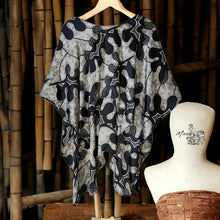 Load image into Gallery viewer, Poncho top