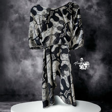 Load image into Gallery viewer, Poncho top