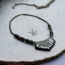 Afbeelding in Gallery-weergave laden, Hematite Necklace
