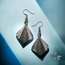 Load image into Gallery viewer, Earrings
